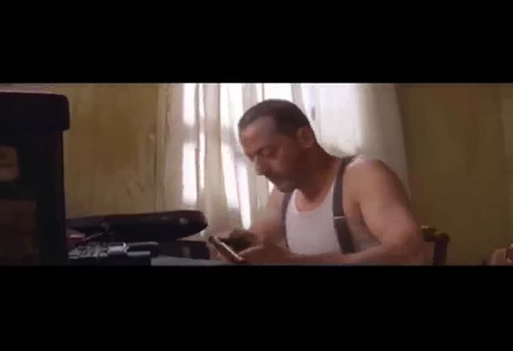 سکانس من تنها کار می کنم فیلم لئون