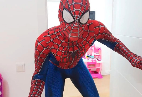 برنامه کودک آدریانا رقص ماشین ابر قهرمان