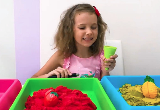 برنامه کودک کتی بازی شن و ماسه