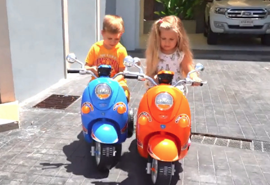 برنامه کودک دیانا و روما دیانا و ماشین باربی قسمت دوم