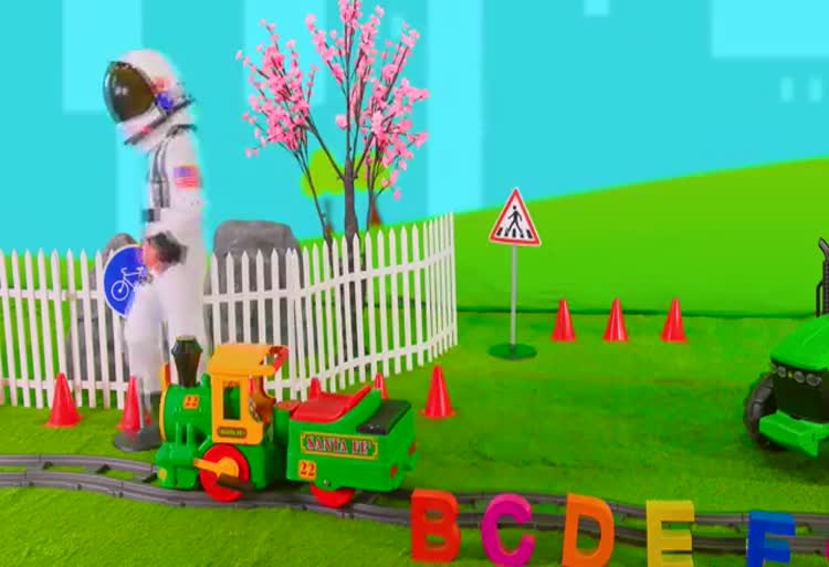 برنامه کودک کیندر / بیل مکانیکی ، قطار ، ماشین / Kinder  