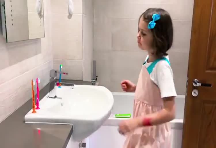 برنامه کودک کتی خانوم / کاتیا مسواک نمیزند / Miss Katy