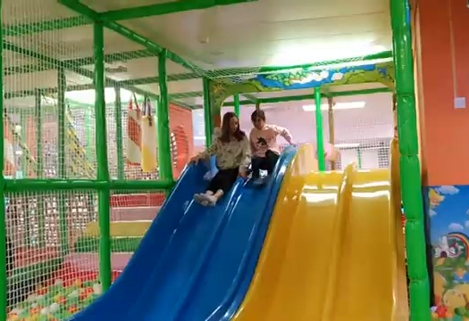 برنامه کودک امیلی / زمین بازی سرپوشیده 