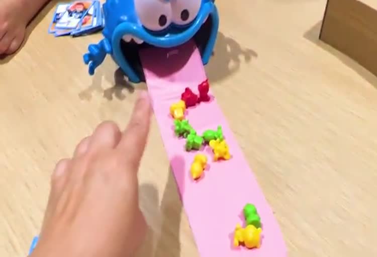 برنامه کودک خانواده کاجی / بازی تخته هیولا 