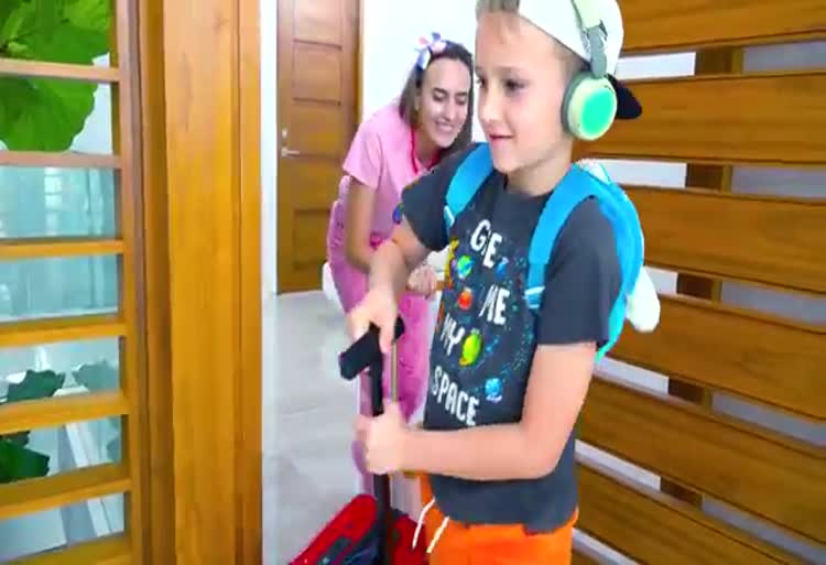 برنامه کودک ولاد و نیکی / نیکی خلبان می شود و دوستانش را نجات می دهد