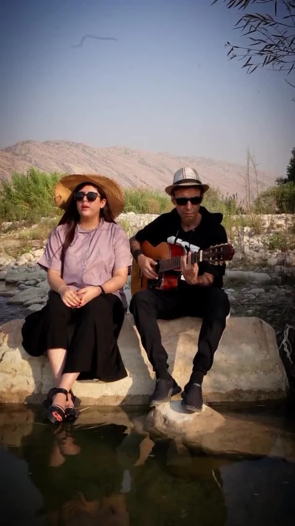  آهنگ غریبه آشنا با اجرای زیبای مونالیزا و مهرشاد اصلاح پذیر