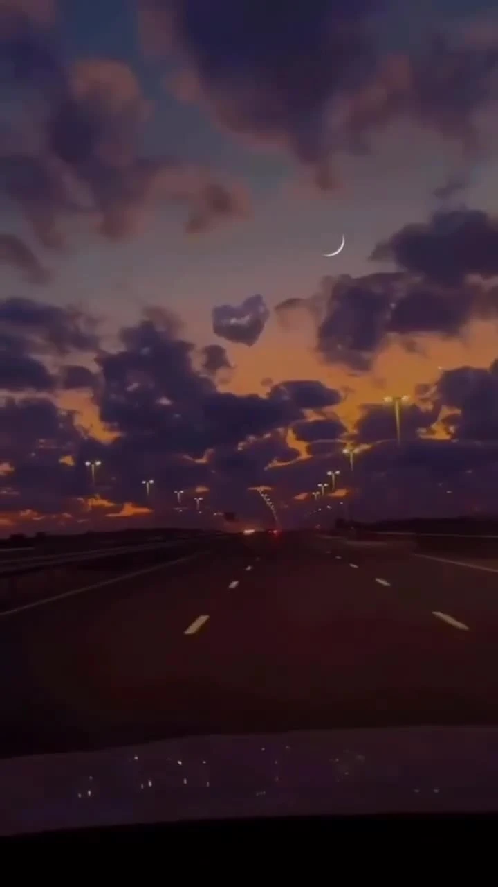 لحظها ی زیبا در آسمان 🤍🌛